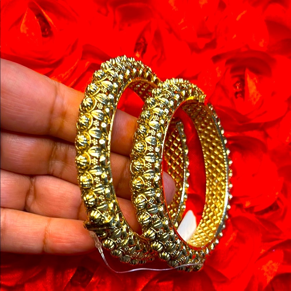 Elegant Gold plated pair of Bangles
